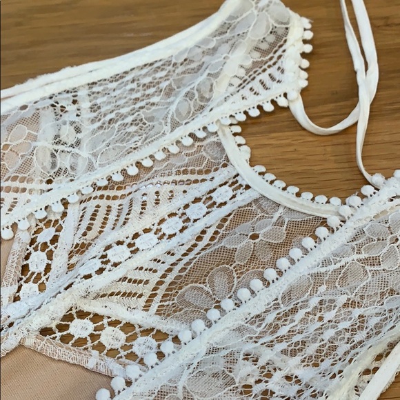 ~Stunning ~White Lace Dress! ~Size Small 2-4~ - Picture 8 of 9